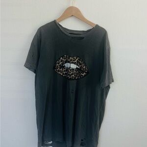 Black Distressed Women’s Graphic Tee Sz M